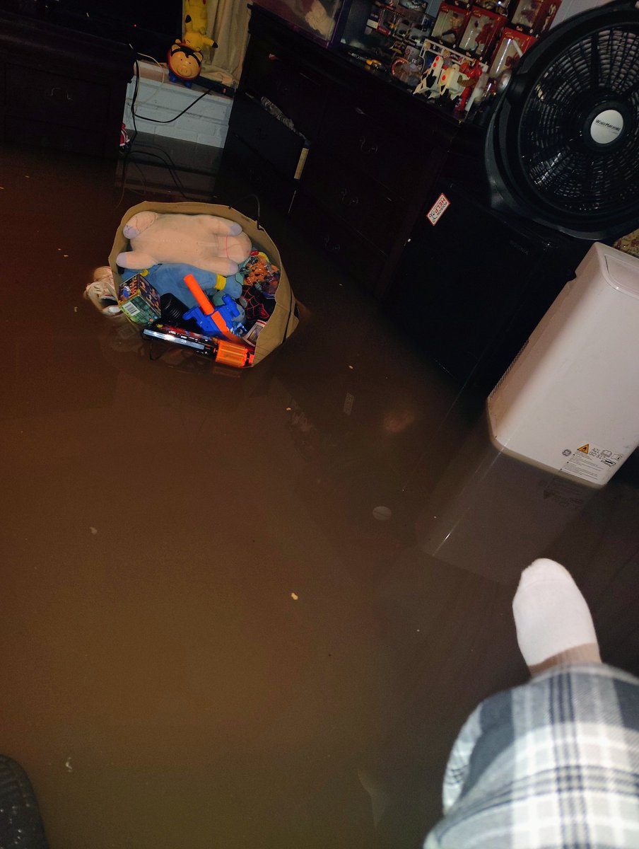 serge20_98's tweet photo. We got completely flooded in...@SchrierPaul @fema @lettygarza8401 @KRGV_Weather https://t.co/LSPnGY6aft