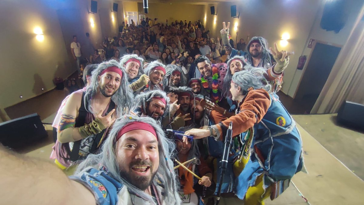 Lobón siempre está.  Nunca falla. Increíble lo de hoy. No hay mejor fin de gira que con vosotros. Gracias , gracias y gracias. Amenazamos con volver. Prometido.