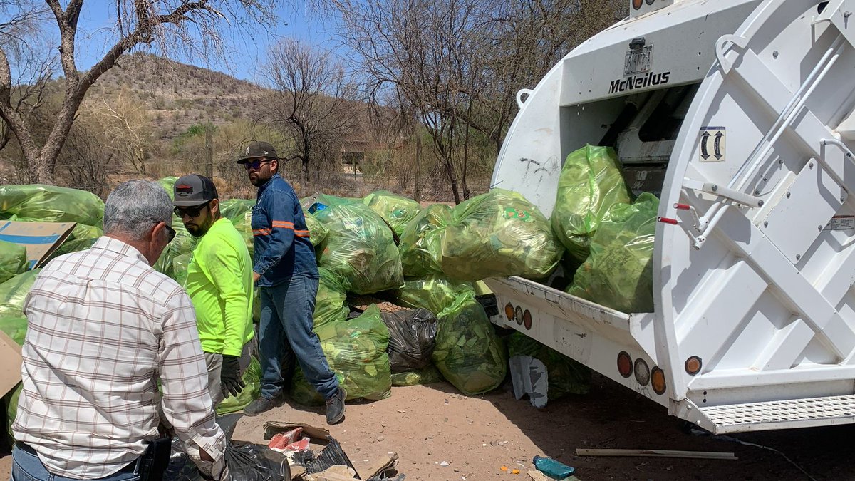 Luis Alberto Medina (@elalbertomedina) on Twitter photo ⚠️ Cuatro veces MÁS BASURA QUE EL AÑO PASADO se recolectó este 2025 en la carretera a la Costa de #Hermosillo, según cifras confirmadas por <a href="/kinolimpio/">KINO LIMPIO Y SEGURO</a>, que impulsó la iniciativa del 'Carretón'.
Alain Ballesteros, del Patronato de la agrupación, compartió que fueron 946 ⚠️ Cuatro veces MÁS BASURA QUE EL AÑO PASADO se recolectó este 2025 en la carretera a la Costa de #Hermosillo, según cifras confirmadas por <a href="/kinolimpio/">KINO LIMPIO Y SEGURO</a>, que impulsó la iniciativa del 'Carretón'.
Alain Ballesteros, del Patronato de la agrupación, compartió que fueron 946