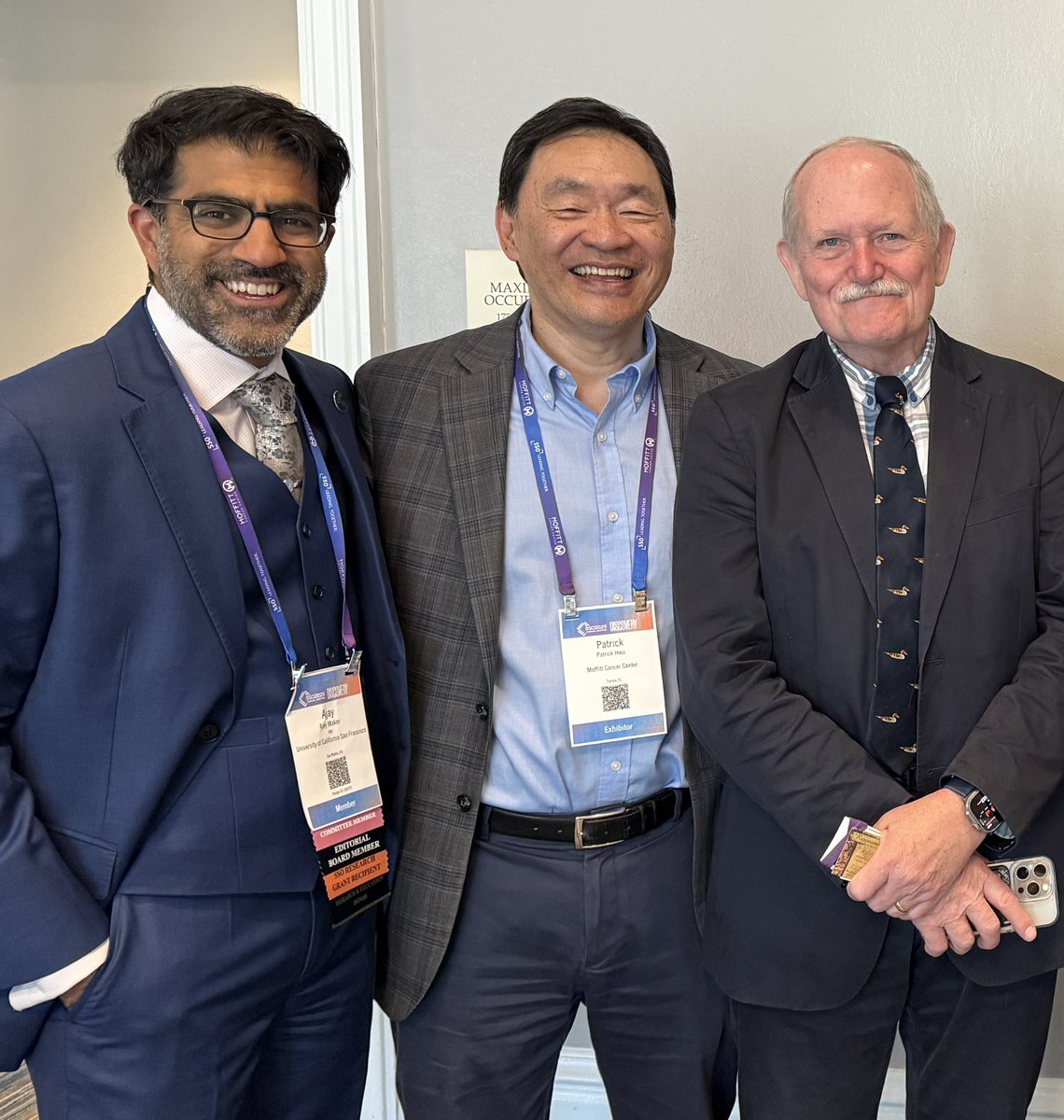 Maker_MD's tweet image. Great turnout of #NCISurgOncAlumni at #SSO2025. Celebrated our legacy of translational immunotherapy, Steve Rosenberg and the early pioneers that came thru the surgery branch, (re)connected with alumni/trainees, and laid plans for the future. @sitcancer @SocSurgOnc