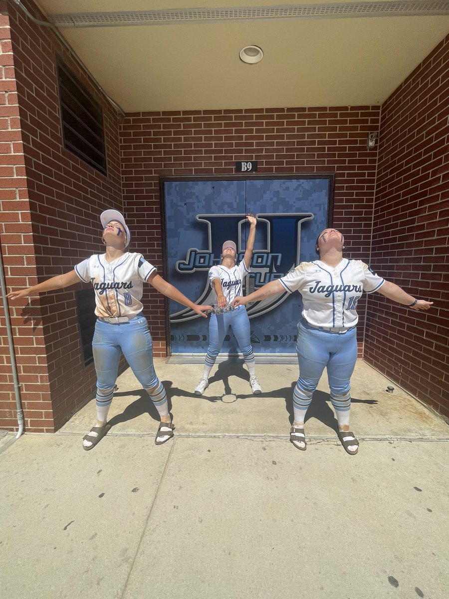 BIG BIG ENERGY! Red gets our 🪩 JJ for keeping the dugout going 💕 Mack was 💡❌ in the ⭕️ today and gets our gold glove and GRITTY 🐆 Pressure makes 💎 and Bailey, Zoey and Maddie drew power from the 👑 to help get 🐆 in position to score 😤 #win _#dontringthebell