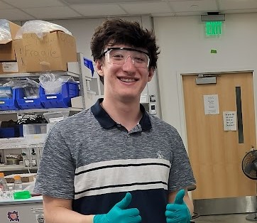 Devadas_GroupTU's tweet photo. Congratulations to volunteer researcher Benjamin Raufman on becoming a 2025 Goldwater scholar, for his project titled Engineering Novel Au Nanoclusters with Improved Luminescence. Ben joined my lab as a high school researcher. He is the third student from the Devadas lab. https://t.co/WYxtbq3sNv
