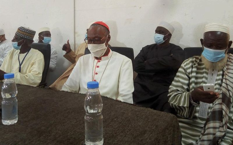 Malijetactu's tweet image. AÏD EL-FITR : Musulmans et chrétiens unis dans les préparatifs malijet.com/la_societe_mal… #malijet #AÏDELFITR #Musulmans #chrétiens #préparatifs #société #Mali