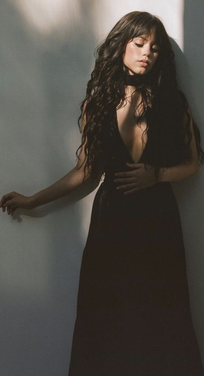 PrincessFloraR's tweet image. •

 #eldersballinbelrose

•