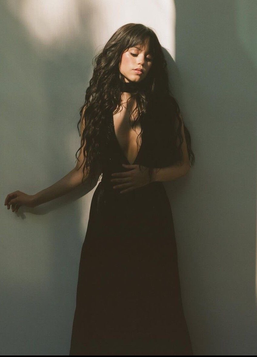 PrincessFloraR's tweet image. •

 #eldersballinbelrose

•