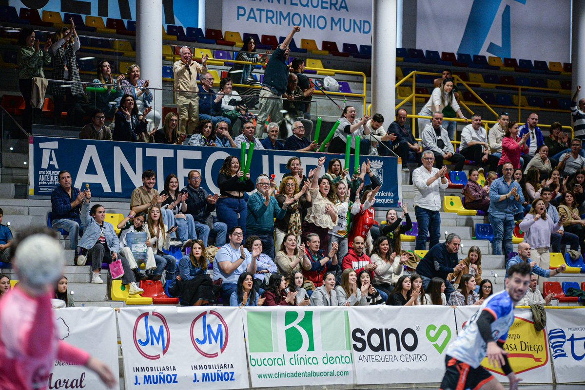 TorcalBalonmano's tweet photo. 🤯 Sin palabras. ¡GRACIAS, AFICIÓN! 💚

#SomosTorcal #Antequera #Balonmano https://t.co/ragcyOo1zi