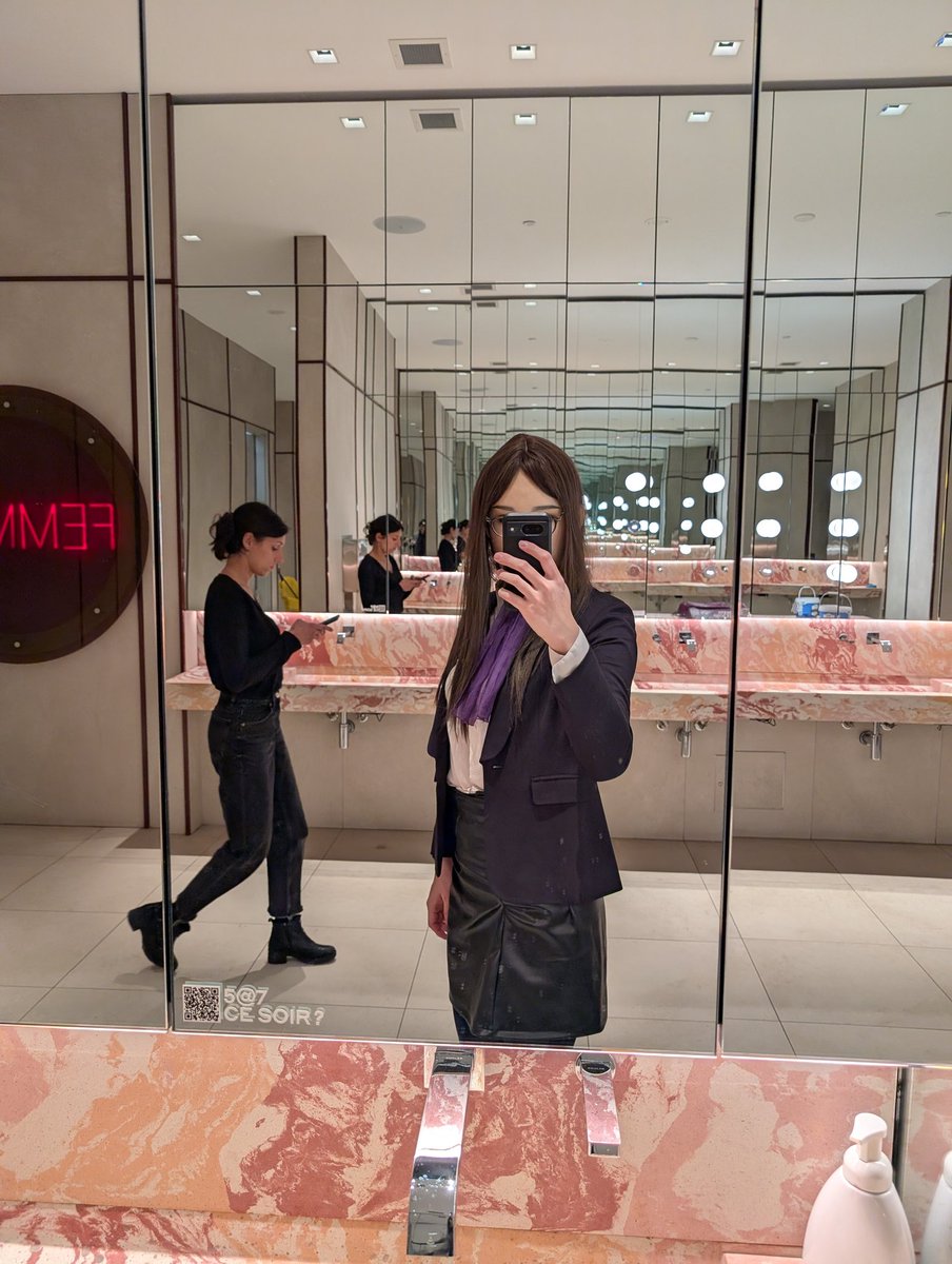 hunll7's tweet photo. 路过的小姐姐怎么也想不到,站在那里对着镜子拍照的美女竟然是位异性 #女装子 #femalemask #dmsmask #伪娘 #女装大佬 https://t.co/pokDbXqT7i