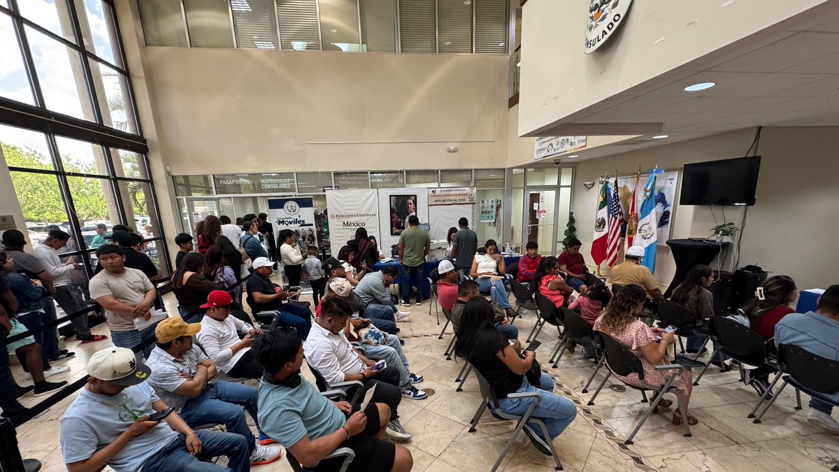 SRE_mx's tweet photo. 📸Hoy en @ConsulmexOrl recibimos al Consulado Móvil de Guatemala y a la misión encabezada por el Canciller Carlos Ramiro Martínez, el Viceministro Eduardo Escobedo y los cónsules en Florida. Esta es la primera visita de autoridades de tan alto nivel, un reflejo de la visión compartida de los gobiernos de @Claudiashein y @BArevalodeLeon: gobernar para sus pueblos, dondequiera que se encuentren.  

Como cada sábado, también se llevó a cabo el Día Ciudadano de Audiencias Públicas, brindando atención a nuestra comunidad a través del Módulo de Asistencia Consular, la Ventanilla de Salud y el programa PALE, que ofrece asesoría legal gratuita en un #ConsuladoDePuertasAbiertas.