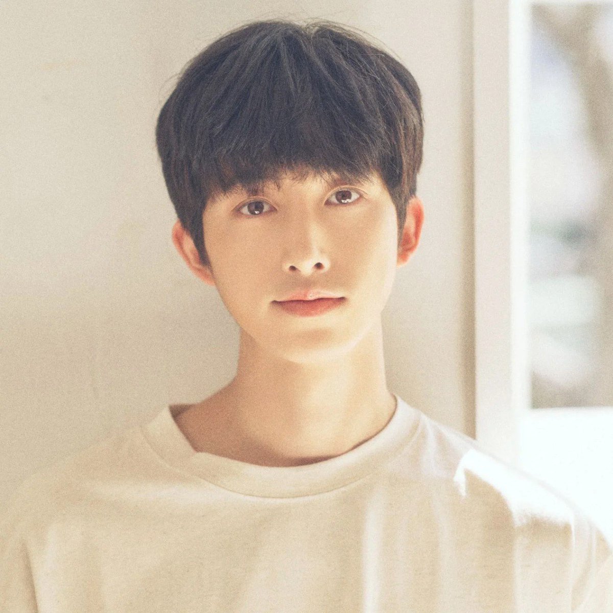 UpdateKBoys's tweet photo. 🎉🎂 Hoje, o Donglim do DMTN, está completando 35 anos. Parabéns! 

Nós desejamos um feliz aniversário, muita saúde e sucesso em sua carreira! 🥳✨

HAPPY DONGLIM DAY
#HAPPYDONGLIMDAY
#DMTN #디엠티엔
#DONGLIM #동림 https://t.co/syad6uPjnH