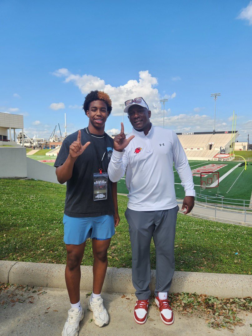 LamelSwanson's tweet image. Had a great time at @LamarFootball Junior day! Thank you to the entire staff for welcoming me. Can’t wait for the summer camp to show out and compete @coachcordova @CoachSpo_ @CoachDrewChrist @ocrobbyjones @Coach_Rivera7 @Recruit_DFW @RecruitAledo @dctf @TXTopTalent @TFloss32