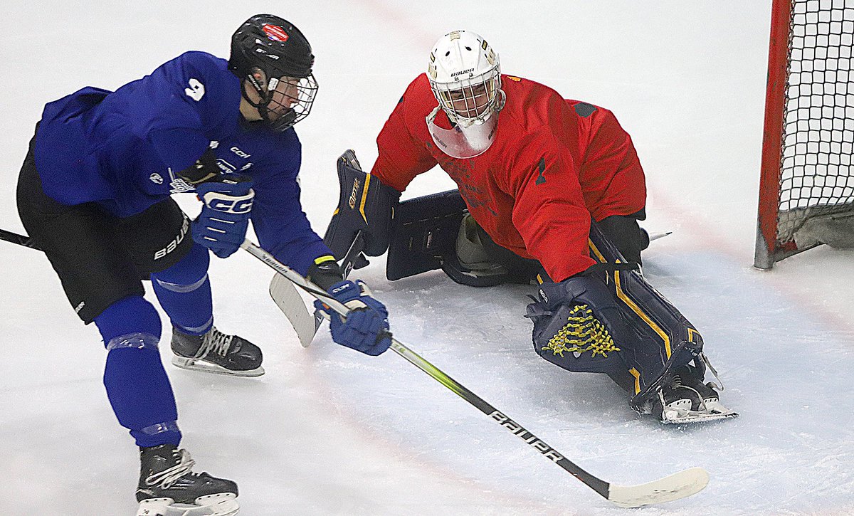 B17: Brock Cheslock (Rogers) and Caden Lichter (SLP/CR) each chip in three points as Section 5 Royal rolls past Section 4 Green, 7-2. Franklin Loo (Blaine), Paul Pazandak (CP) and Carson Anderson (CP) all finish with goal and an assist for 5s. 
minnesotahockey.org/news_article/s…
#ccmhp
