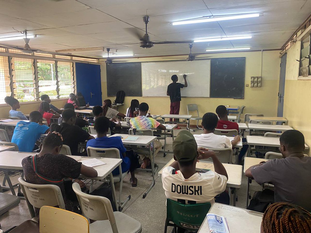 _PrinceOppong's tweet image. To address the academic challenges faced by some freshmen in the College of Engineering, an intensive tutorial session was organized earlier today. I remain committed to helping engineering students achieve the highest level of excellence in their education. You remain the focus.