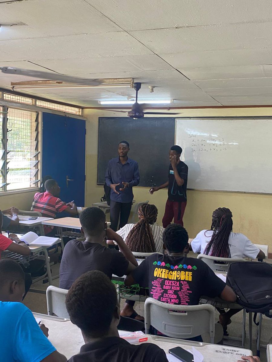 _PrinceOppong's tweet image. To address the academic challenges faced by some freshmen in the College of Engineering, an intensive tutorial session was organized earlier today. I remain committed to helping engineering students achieve the highest level of excellence in their education. You remain the focus.