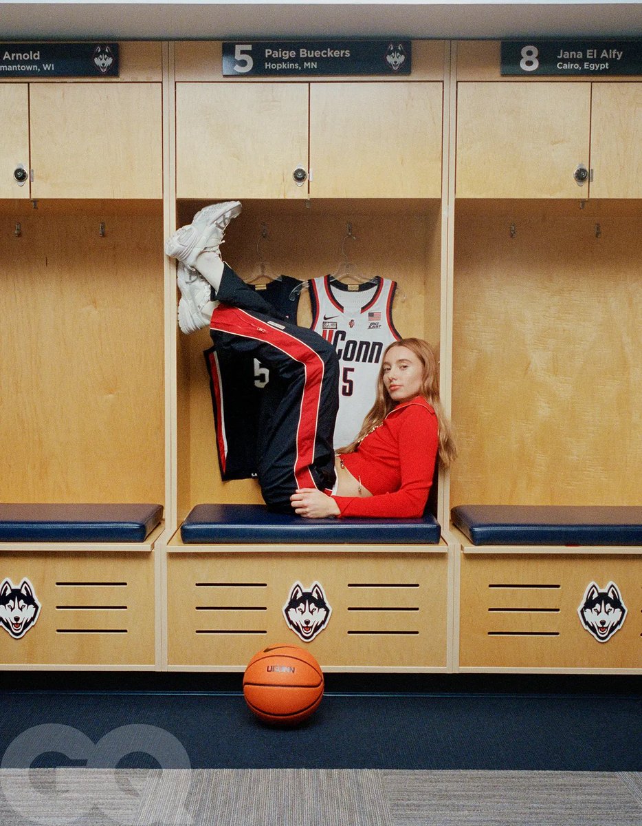 Paige Buckets ☄️