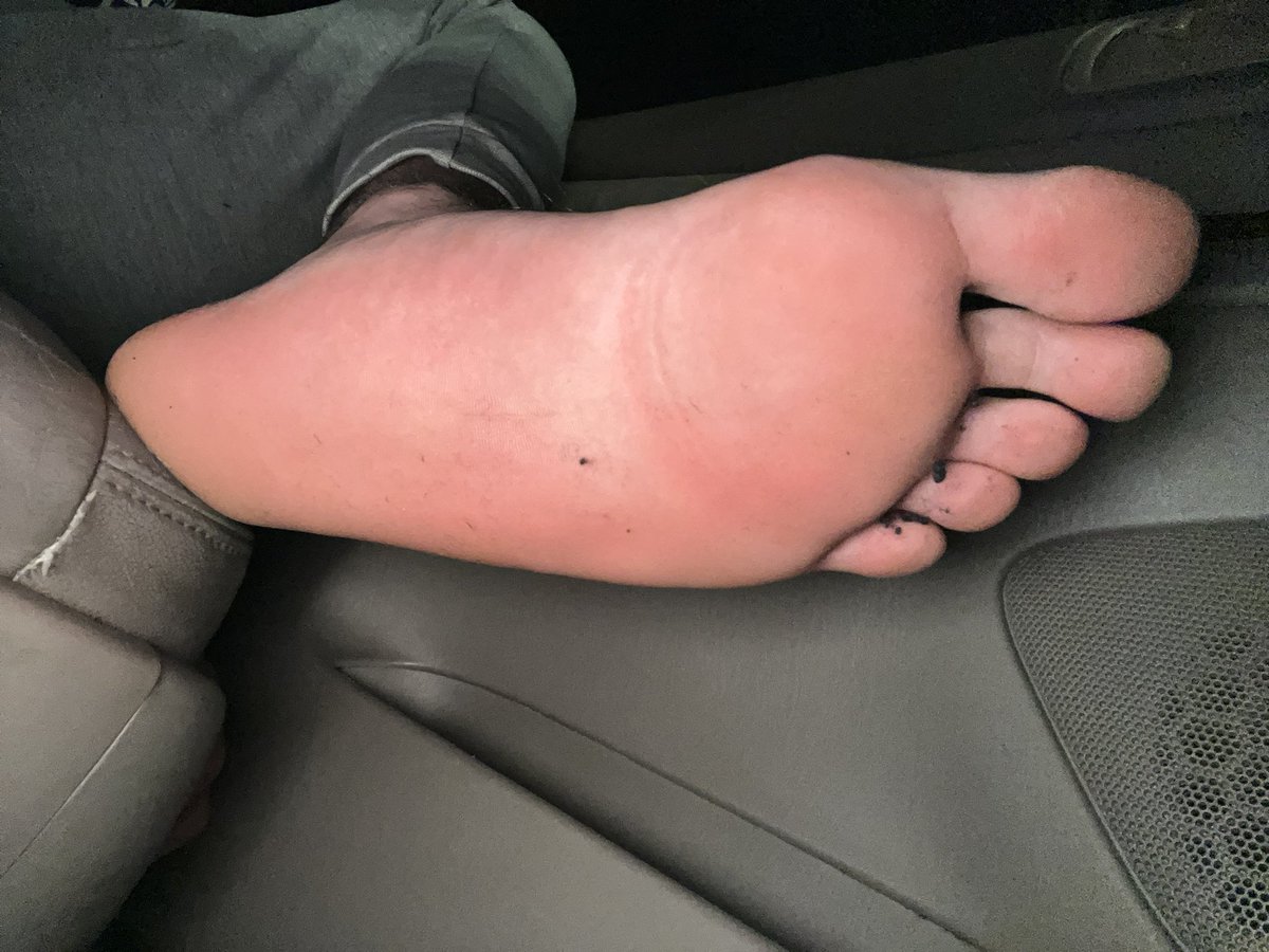 Magicmike878811's tweet image. Drove 6hrs today with boots. Imagine the smell 😈👃

Use your nose as a vacuum and get remove the lint from in between my toes. DM for customs subs 

#malefeet #footfetish #findom #sniff