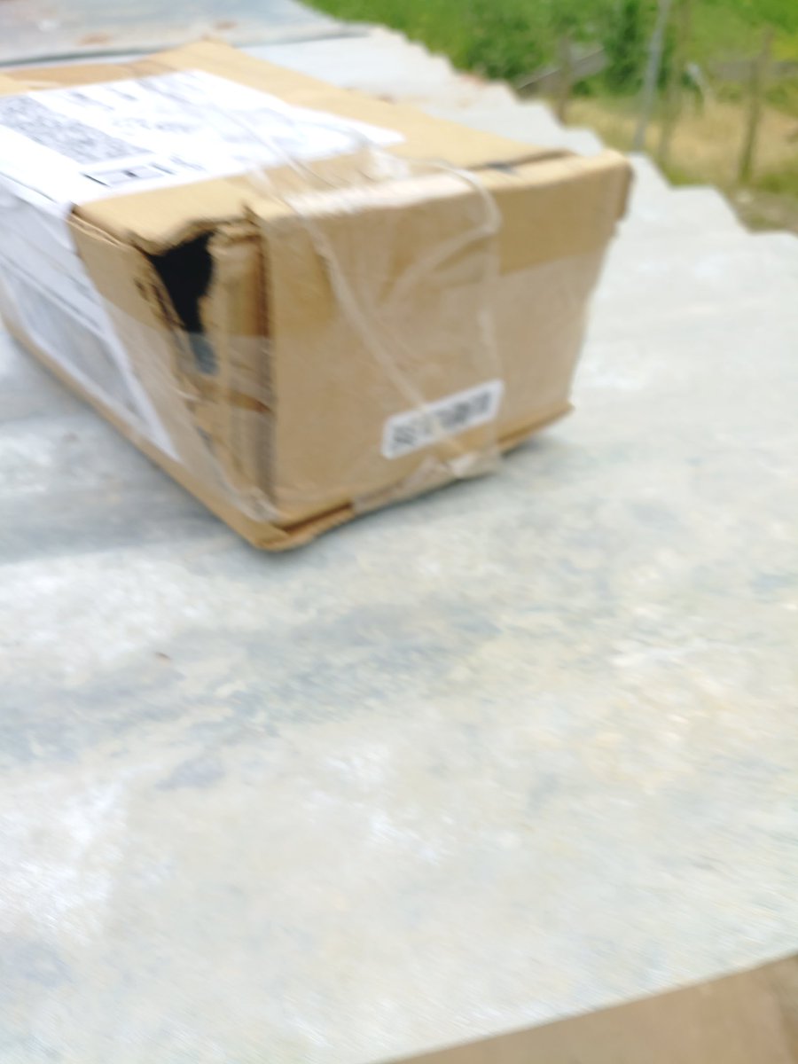 dmsterlind's tweet photo. @FedEx @FedExHelp  I need someone to contact me immediately about this package. I told them at the drop off location the package was sensitive and contained aircraft parts, and that it would be put into a second box. https://t.co/wdophMAX29