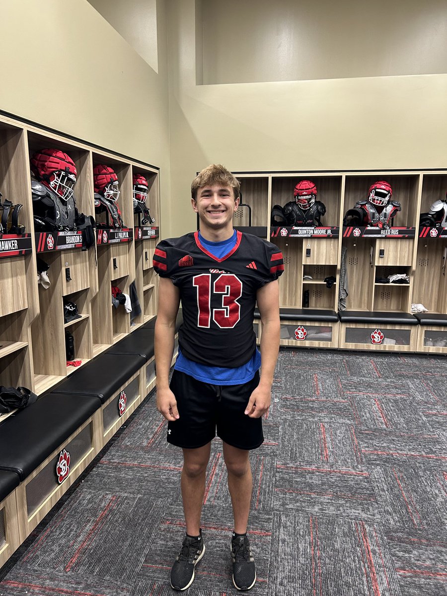 Had a great time at <a href="/SDCoyotesFB/">South Dakota Football</a> Junior day! Thank you coaches for having me!
 <a href="/1CoachRosie/">Josh Rosenthal</a> <a href="/joshmanchigiah/">Josh Manchigiah</a> <a href="/CoachTJohansen/">Travis Johansen</a> <a href="/CoachEricFinney/">Eric Finney</a> <a href="/Coach_TMorrison/">Tim Morrison</a> <a href="/CoachBKirch/">Billy Kirch</a>