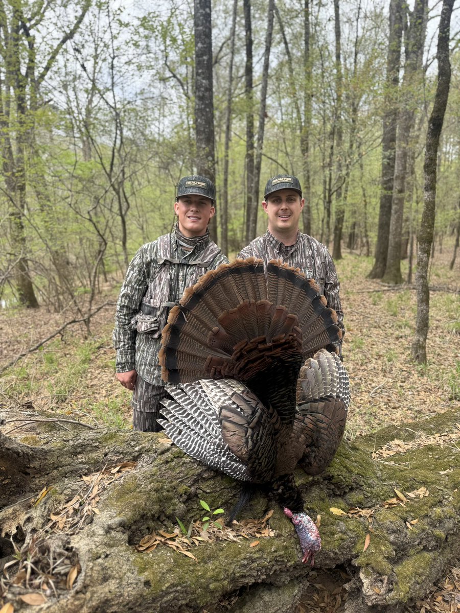TylerJordan's tweet photo. First 🦃 for @JaxsonDart in Georgia! https://t.co/1SZtHhT2ZH