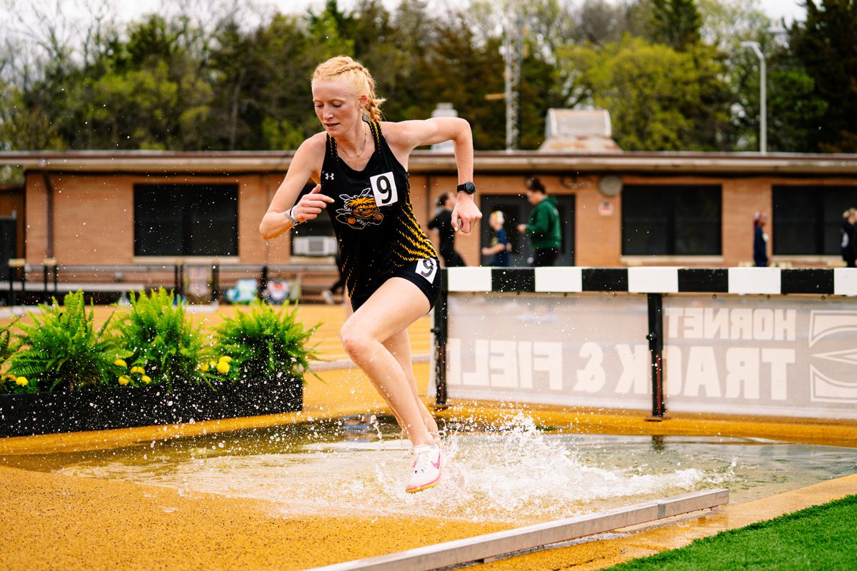 Faith Ekart wins her first-ever steeplechase with a time of 11:26.39!