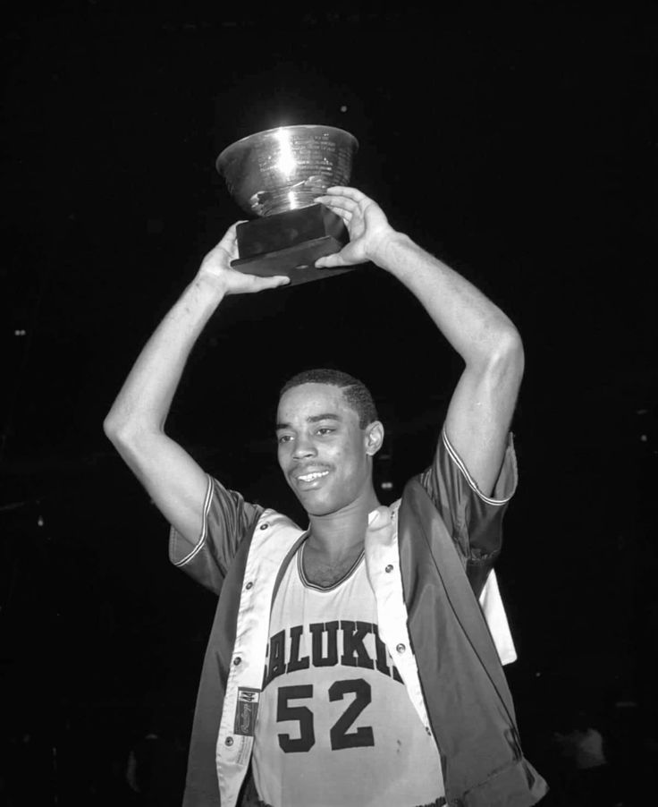 Happy 80th birthday to <a href="/SIU_Basketball/">Saluki Basketball</a>'s biggest name of all time, Walt Frazier.