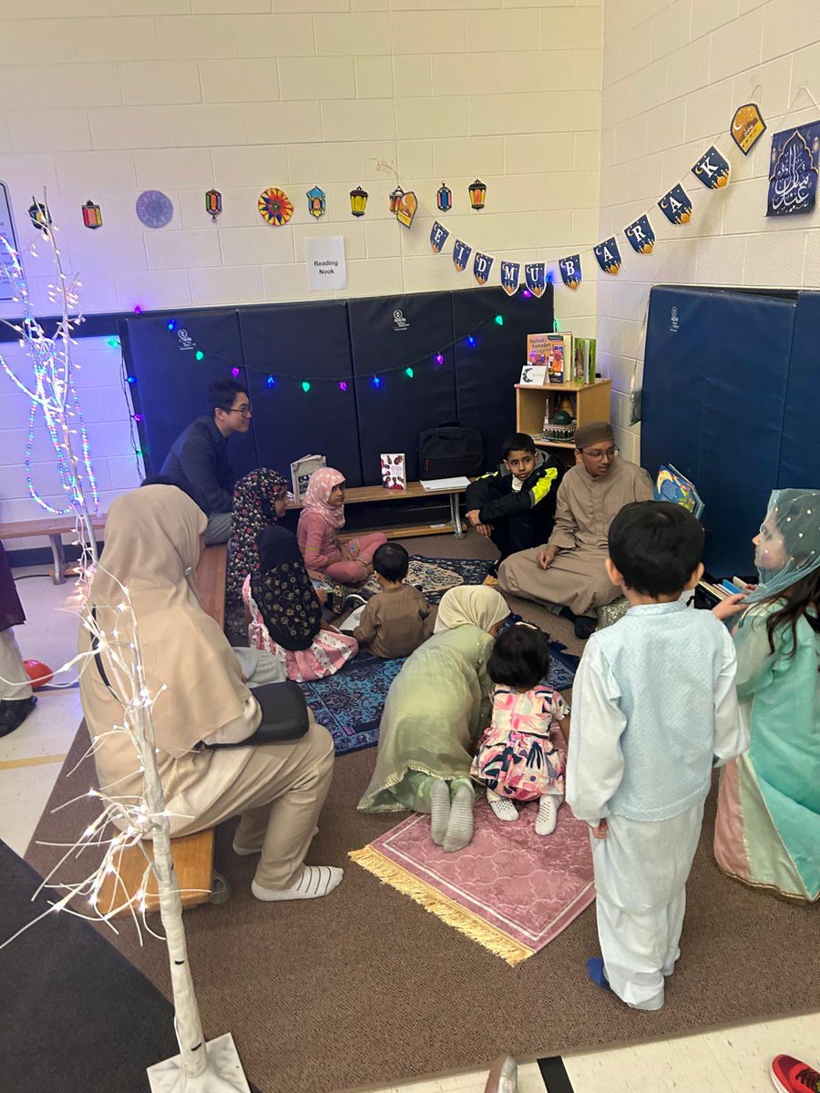 farheenga's tweet photo. I’m grateful to be working @faircloughps , where, under the guidance of our amazing leaders Merkley &amp; Ms. Subramaniam, I helped lead our first Iftar dinner! Over 200 community members joined us. Huge thanks Markham masjid @YRMuslims, @wearehumaniti @HumanConcern https://t.co/8HBGXiTamG