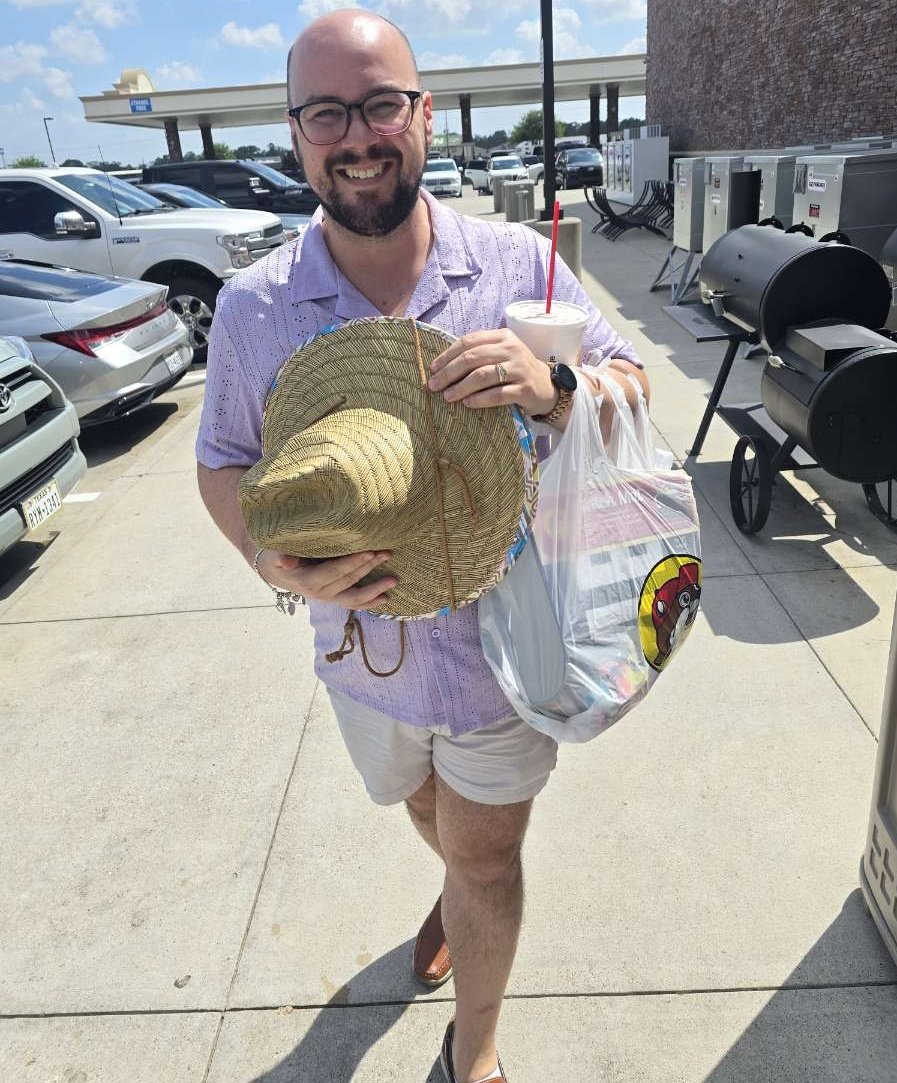 Justin Ballard (@justinballardwx) on Twitter photo Me: "I don't understand how someone could make a gas station their entire personality."
Also me: "Hey, they've got a matching <a href="/bucees/">Buc-ee's Beaver</a> sun hat, button-up, and shorts."
🥴🥴🥴🥴
I get it now, y'all! Me: "I don't understand how someone could make a gas station their entire personality."
Also me: "Hey, they've got a matching <a href="/bucees/">Buc-ee's Beaver</a> sun hat, button-up, and shorts."
🥴🥴🥴🥴
I get it now, y'all!