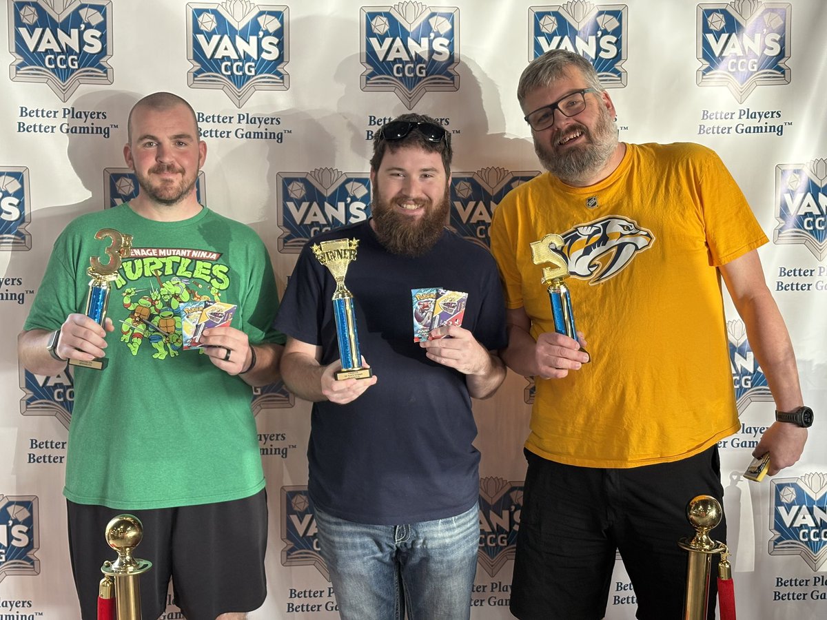JCraw165's tweet photo. @azulgg I got third place and went 3-0 today with a hydreigon/froslass deck https://t.co/Ui6QeO70Ai