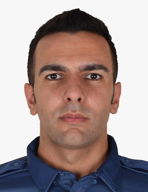 Şanlıurfa’da Polis Memuru Mesut Acar, şüpheli bir şahsın yakalanması esnasında yaşanan arbede sırasında yere düşerek fenalaştı.

Kaldırıldığı hastanede kurtarılamayarak şehit oldu.

Şehidimiz evli ve 1 çocuk babası olup 1992 doğumludur.