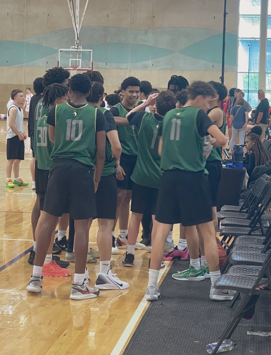 CoachVargas1's tweet image. Great team win at the @AlamoCityHoops1 #Launch as the @HolmesHuskyBB HUSKIES win game 1 63-50 behind 27 points from @JaylenConr85241.
Sophomore Christopher Thomas - 11
Sophomore Isaiah Hernandez - 10
Sophomore Josiah Corona - 9