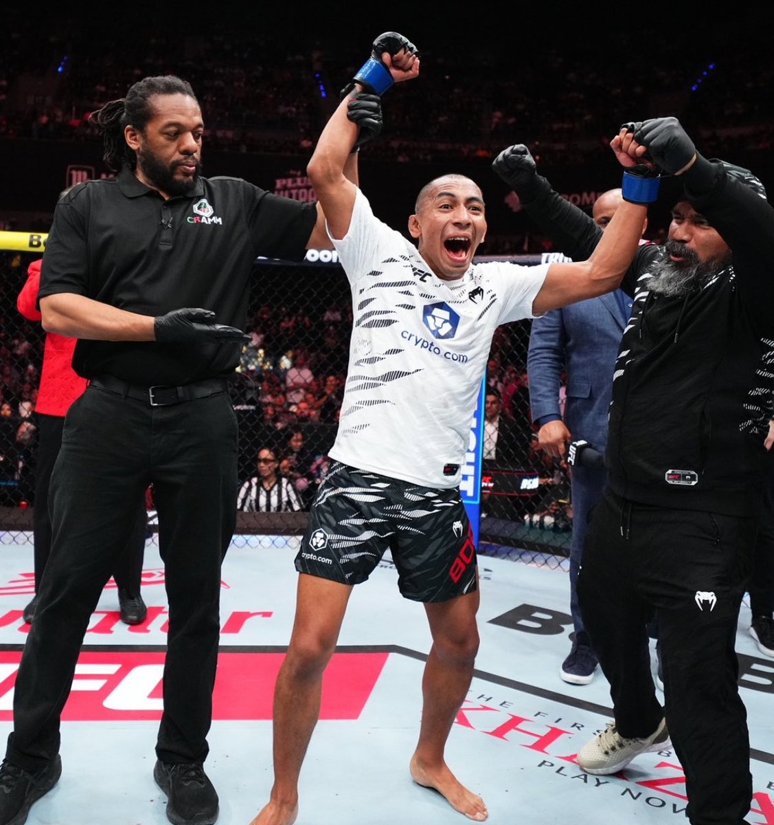 gastonreyno's tweet photo. HISTÓRICA Victoria para Peru en #UFCMexico 👏🏻🇵🇪 https://t.co/1nz9QymJHd