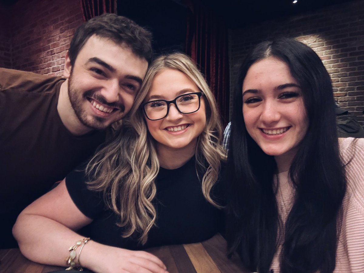 queensammitv's tweet photo. 7 years of being gaming besties 💓💓 #KillerWolf https://t.co/DBrqoHSj94