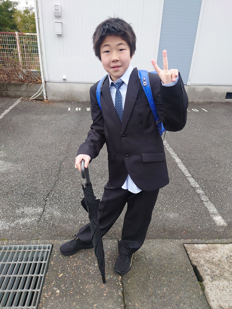 qkuchan's tweet photo. だいぶ前やけど息子の卒業式
忙しすぎて💦
仕事もだけど祖父母の介護もあってほんとに時間がない😭 https://t.co/dkXVa2MjTT