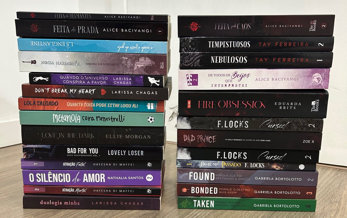 lotuswifez's tweet photo. ⚠️VENDA DE LIVROS NACIONAIS POR R$15/20/30⚠️

Gente estou me mudando e infelizmente não tenho como levar todos os meus livros, por isso estou precisando vender alguns.

Posso mandar mais fotos/vídeo por dm caso tenha interesse!

Se puder ajudar dando rt eu agradeço🤍 https://t.co/K4gyccXoZg