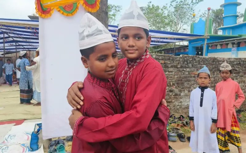 কলাপাড়ায় পাঁচ হাজার পরিবার আজ ঈদ-উল-ফিতর উদযাপন করছেন, নামাজ আদায়