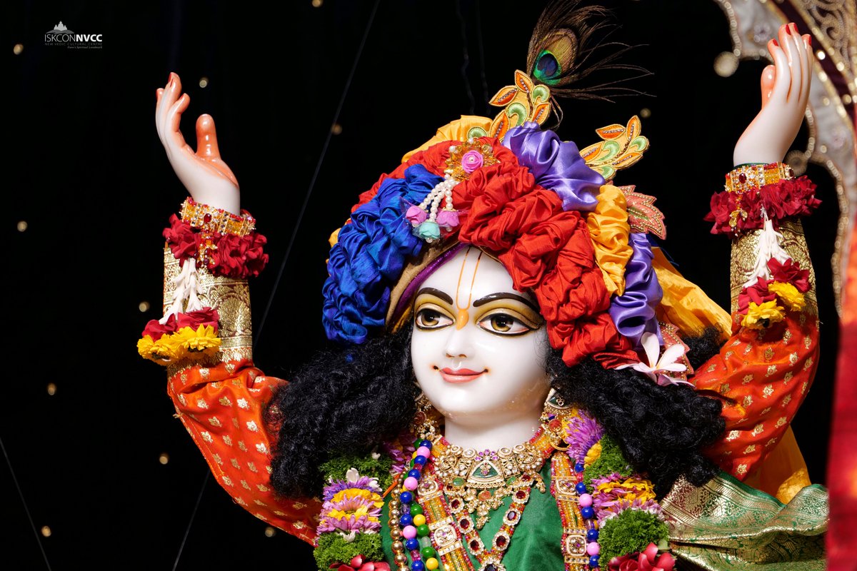 ISKCONPune's tweet photo. 🙏🏽Today's Darshan 📿 🗓30-03-2025🙏
🌷Sri Sri Gaur Nitai🌷
🚩@ISKCONNVCCPune🚩
.
.
#GudiPadwa #GudiPadwa2025 #gudipadwaspecial💫♥️
#gudipadwacelebration #happygudipadwa✨ #happygudipadwa2025
#ISKCONNVCC #ISKCONPune #ISKCONNVCCPune #ISKCON
#30thmarch #30thmarch2025 #Sunday https://t.co/jvgsvAsaHP