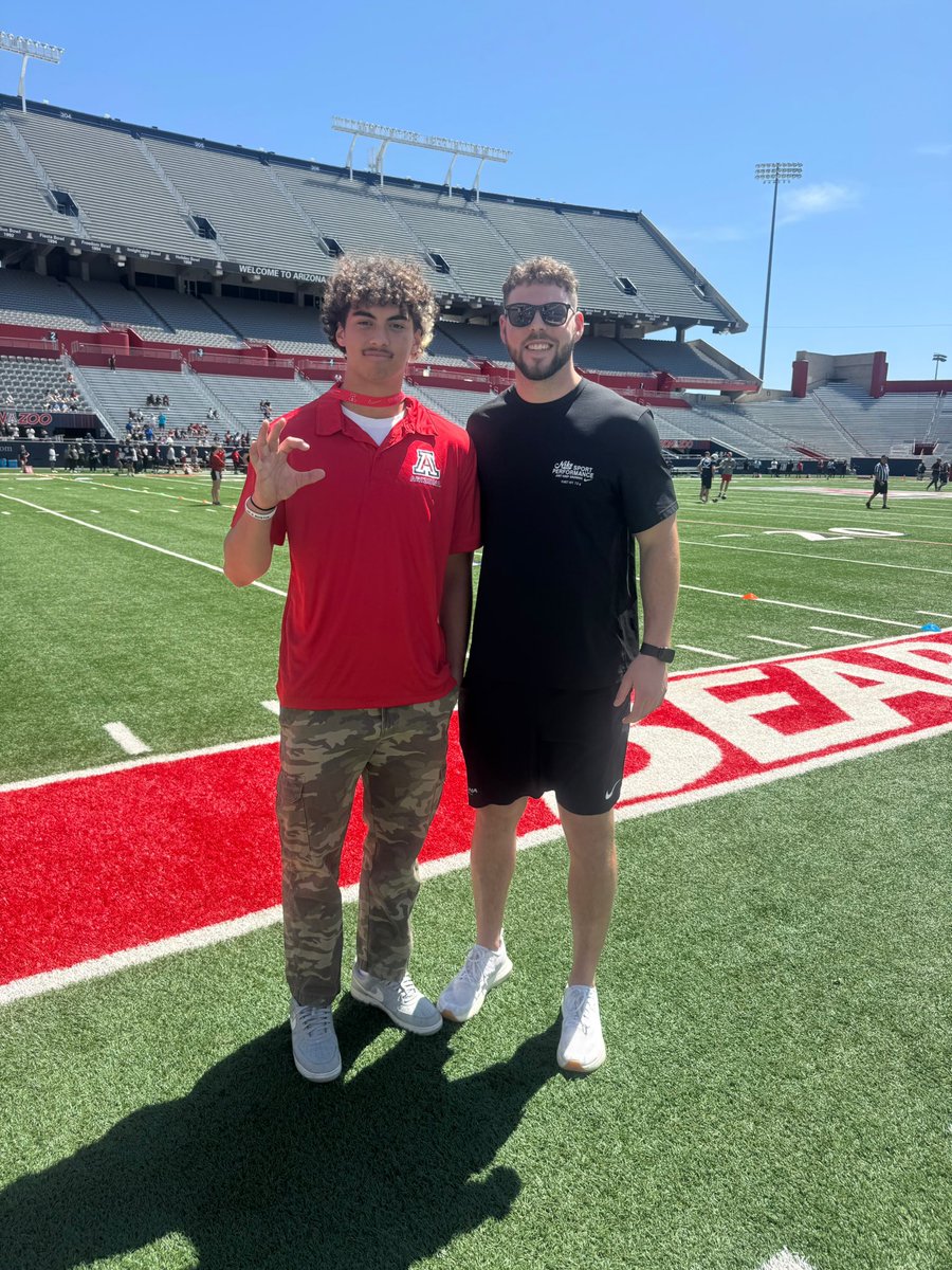 Bryton Niu (@bryton_niu) on Twitter photo Had a great time today at <a href="/ArizonaFBall/">Arizona Football</a> appreciate the hospitality! #BearDown <a href="/CoachJ_Miller/">Josh Miller</a> <a href="/HaydenWisner/">Hayden Wisner</a> <a href="/CoachDoege/">Seth Doege</a> <a href="/CoachBrennan/">Coach Brennan</a> Had a great time today at <a href="/ArizonaFBall/">Arizona Football</a> appreciate the hospitality! #BearDown <a href="/CoachJ_Miller/">Josh Miller</a> <a href="/HaydenWisner/">Hayden Wisner</a> <a href="/CoachDoege/">Seth Doege</a> <a href="/CoachBrennan/">Coach Brennan</a>