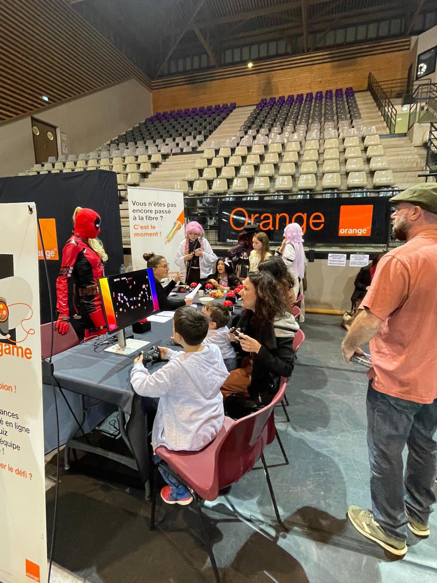rab_pro's tweet photo. Ce week-end @OrangeCorse est présent au salon #Gengeek 🎲🧩👾🎮 @VilledAjaccio 👍

L’occasion de proposer un atelier #numérique autour de la @cyber!

Merci à tous d'avoir répondu présent  #plaisir 🤞 https://t.co/oESsCAzUkt