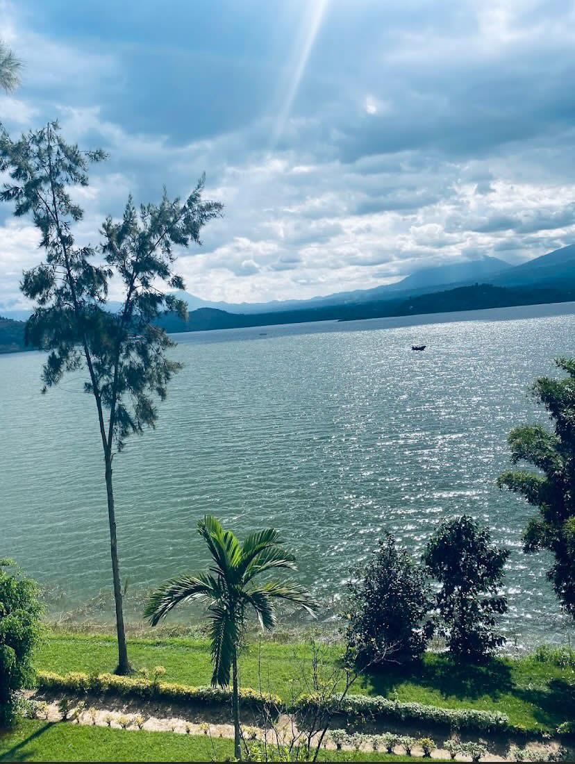 VISIT TWIN LAKES ( Burera and Ruhondo) (@twinlakes100) on Twitter photo Where are you tweeting from!?
Me; Good morning from TWIN LAKES 🇷🇼
#TwinLakes
<a href="/visitrwanda_now/">Visit Rwanda</a> <a href="/RwandaisOpen/">Rwanda Is Open 🇷🇼</a> Where are you tweeting from!?
Me; Good morning from TWIN LAKES 🇷🇼
#TwinLakes
<a href="/visitrwanda_now/">Visit Rwanda</a> <a href="/RwandaisOpen/">Rwanda Is Open 🇷🇼</a>