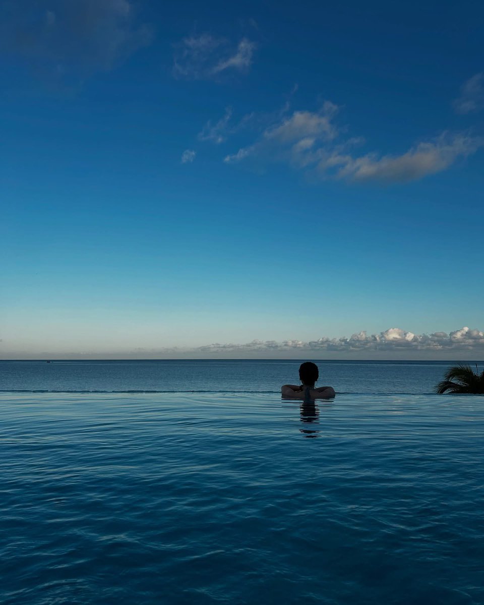 anna9vakh's tweet image. 🏝️ Roatán isn’t just a paradise island — it’s where biotech dreams come true.
Gene therapies over breakfast, startups in swimsuits, billionaires dropping by.
🧡 A warm, weird, magical second home.
📸 Some pictures/moments. 

#Longevity #InfinitaCity #Prospera #Biohacking