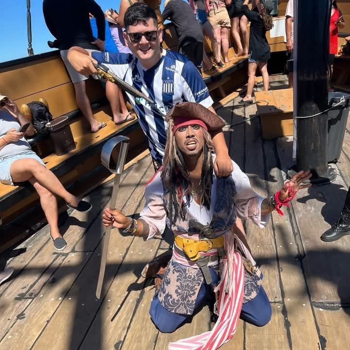 HOY JUEGA TALLERES
Y UN PIRATA QUIERO MATAR