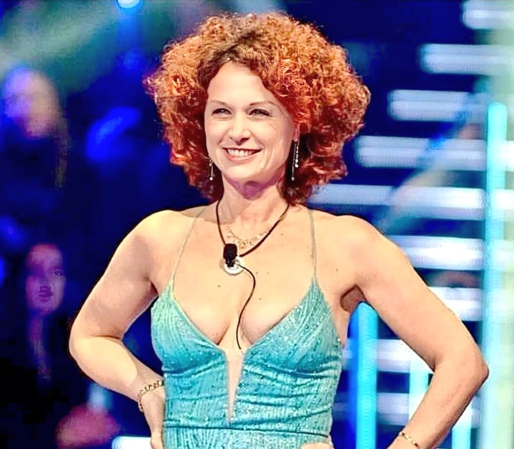 GodsHouse_24_11's tweet photo. Tra 48h la finale del #GrandeFratello ma a me frega 0...
Il solo motivo per aver guardato sto schifo quest'anno è LEI...la SOLA UNICA VERA VINCITRICE è... - OGGI ancor + dell'1.54 del 26/03/24 - e SEMPRE SARÀ #BeatriceLuzzi #BeatriceVincitrice👩🏻🦰👑❤️#GFLuzzi #iostoconbea #GFrouge https://t.co/LYFnhZWj3q