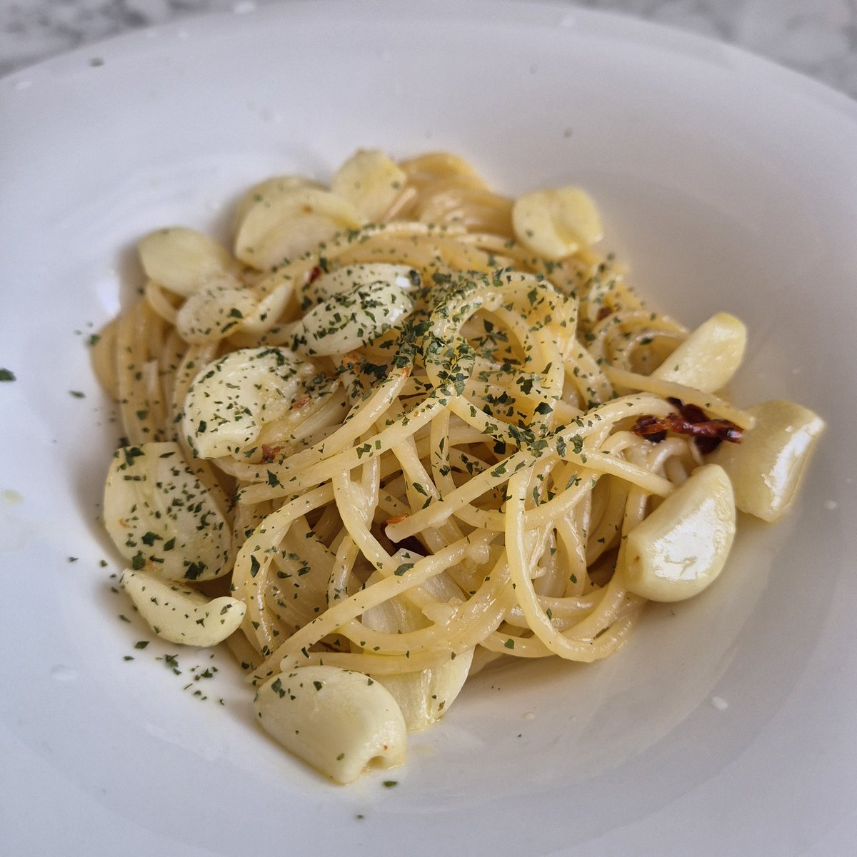 마늘 때려박은 K파스타로 대체한다....