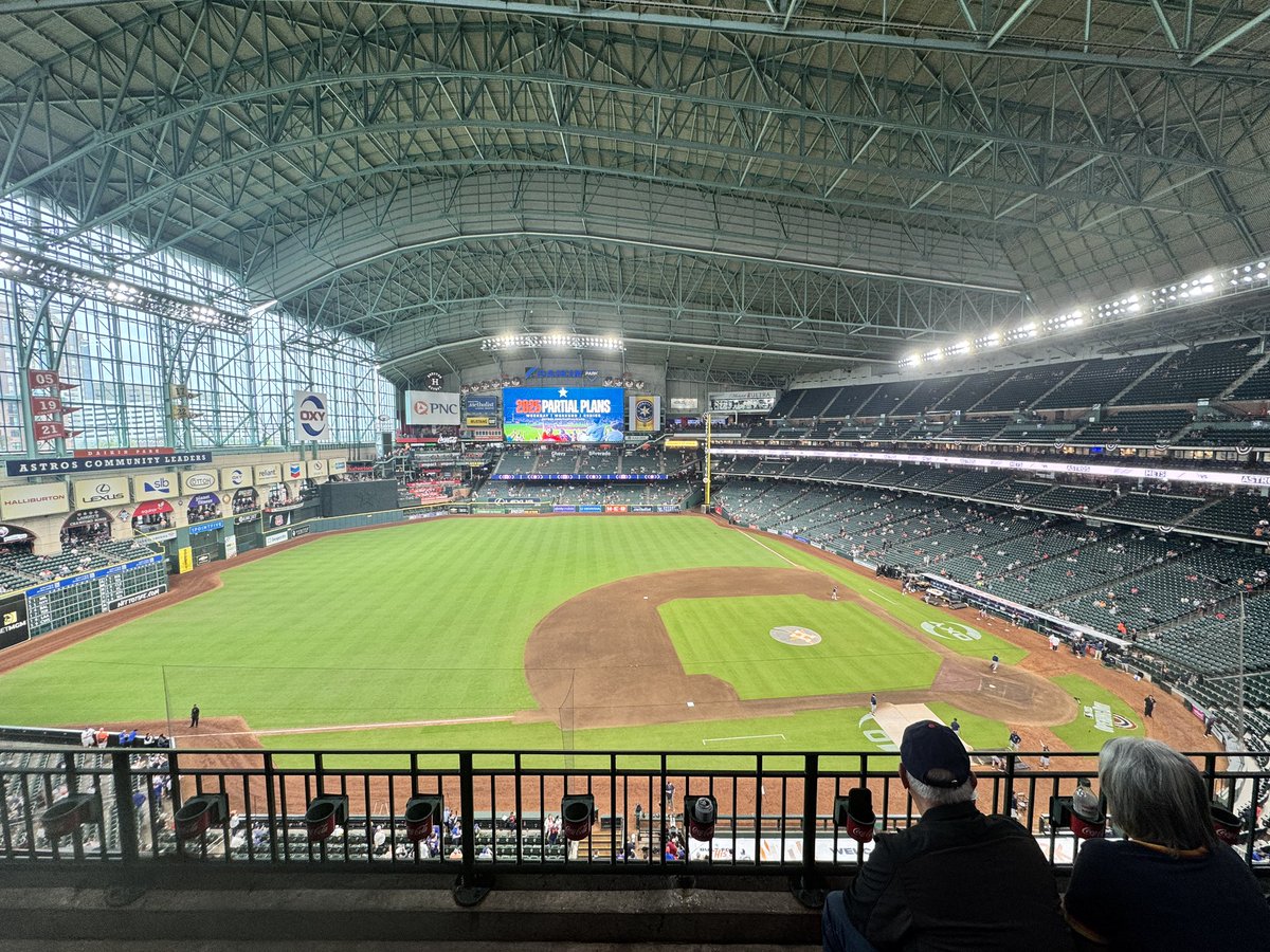 bozo_baseball's tweet photo. Opening day was amazing this year! Way better than last years, and I caught a future Astros legends first hit on video! 
#astros https://t.co/GenwtIvxXf