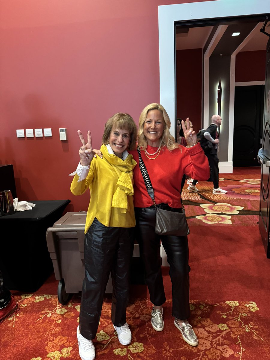 CarolLFolt's tweet image. So much Trojan spirit. Our team is always ready to #FightOn