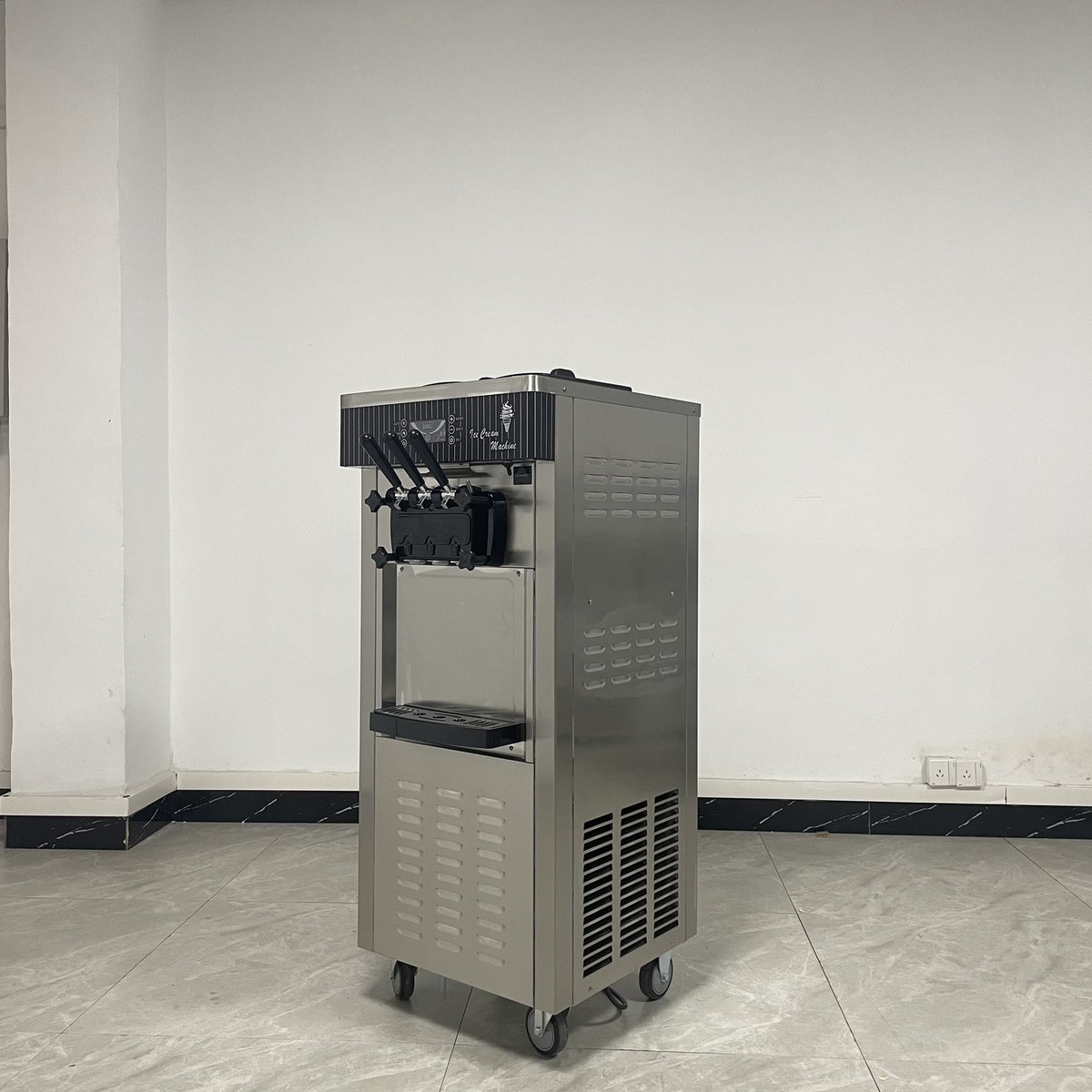Chuangyu_'s tweet photo. Discover the ultimate soft serve experience with our state-of-the-art soft ice cream machines! Elevate your dessert game and satisfy every sweet tooth. 🍦 #SoftServe #IceCreamInnovation #DessertDelight #chuangyu #foryou https://t.co/va8DovoYkV