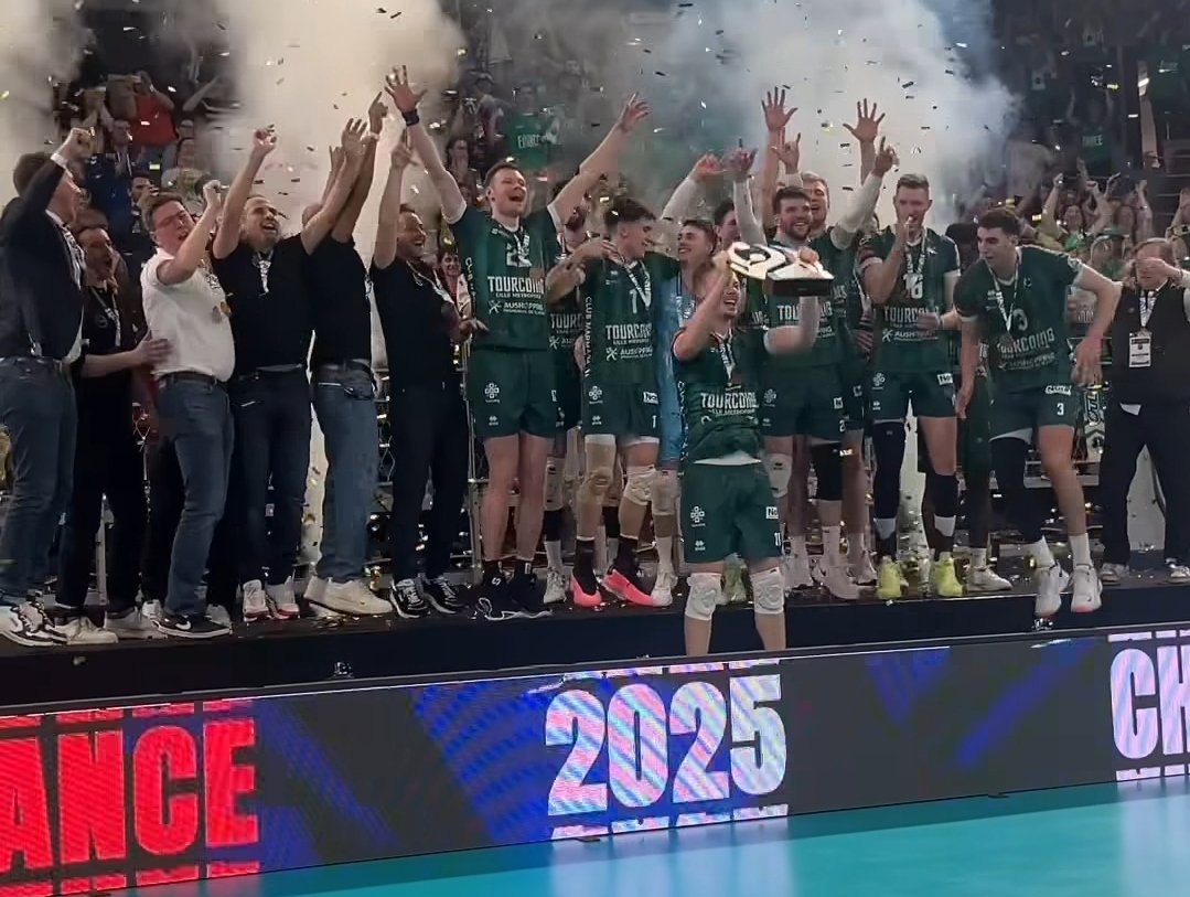 🏐🇦🇷 En un partido inolvidable, Tourcoing se coronó campeón de la Copa de Francia al vencer en tiebreak a Montpellier.

Pablo Kukartsev, Ignacio Luengas y Jan Martínez Franchi son campeones.

Ezequiel Palacios y Tomás López se quedaron co el subcampeonato.

#Voley