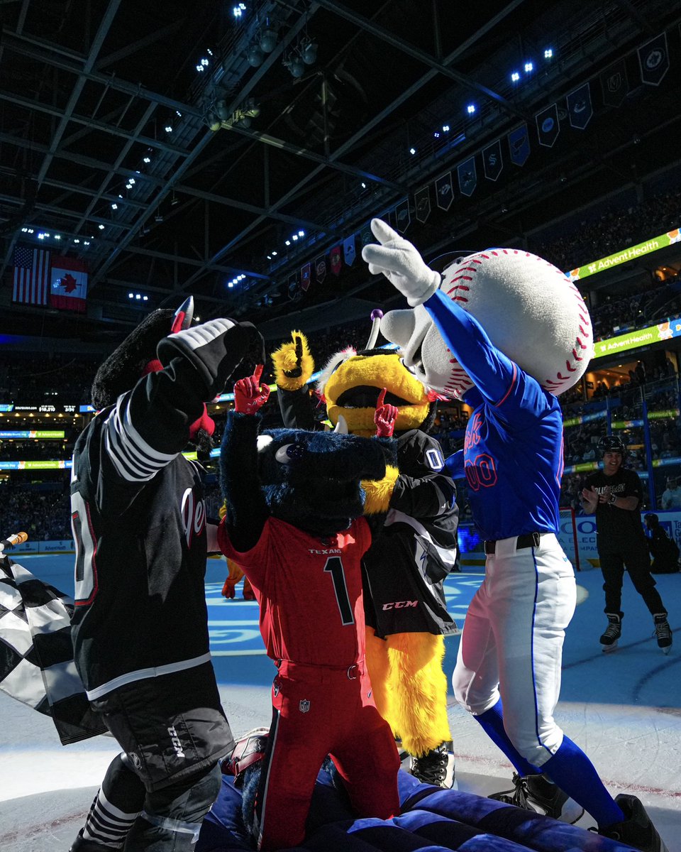 ThunderBugTBL's tweet photo. Birthday party of the century! 🥳 https://t.co/vYxzieVHp0