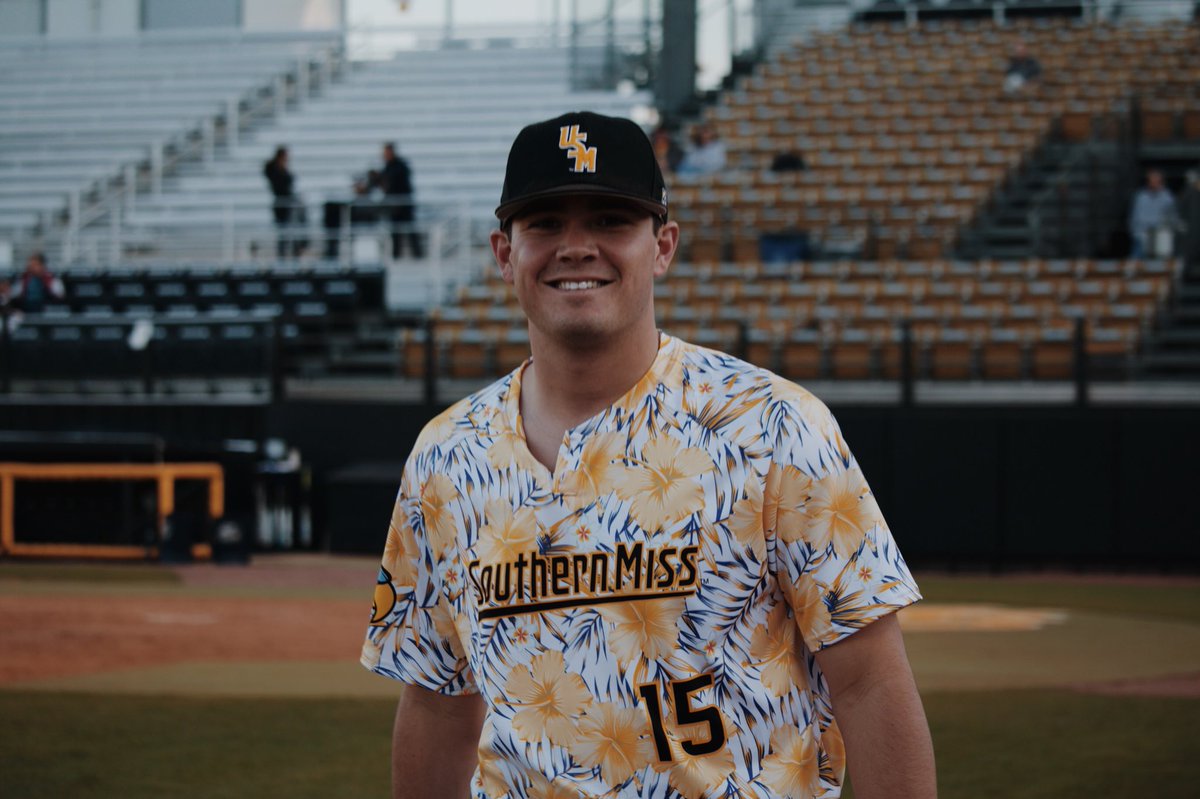 Brand new 𝒑𝒂𝒓𝒓𝒐𝒕𝒉𝒆𝒂𝒅 jerseys are making their debut tonight!

They're the third iteration of the parrothead uniforms for Southern Miss!

📸: <a href="/SouthernMissBSB/">Southern Miss Baseball</a>
#SMTTT🦅⚾
