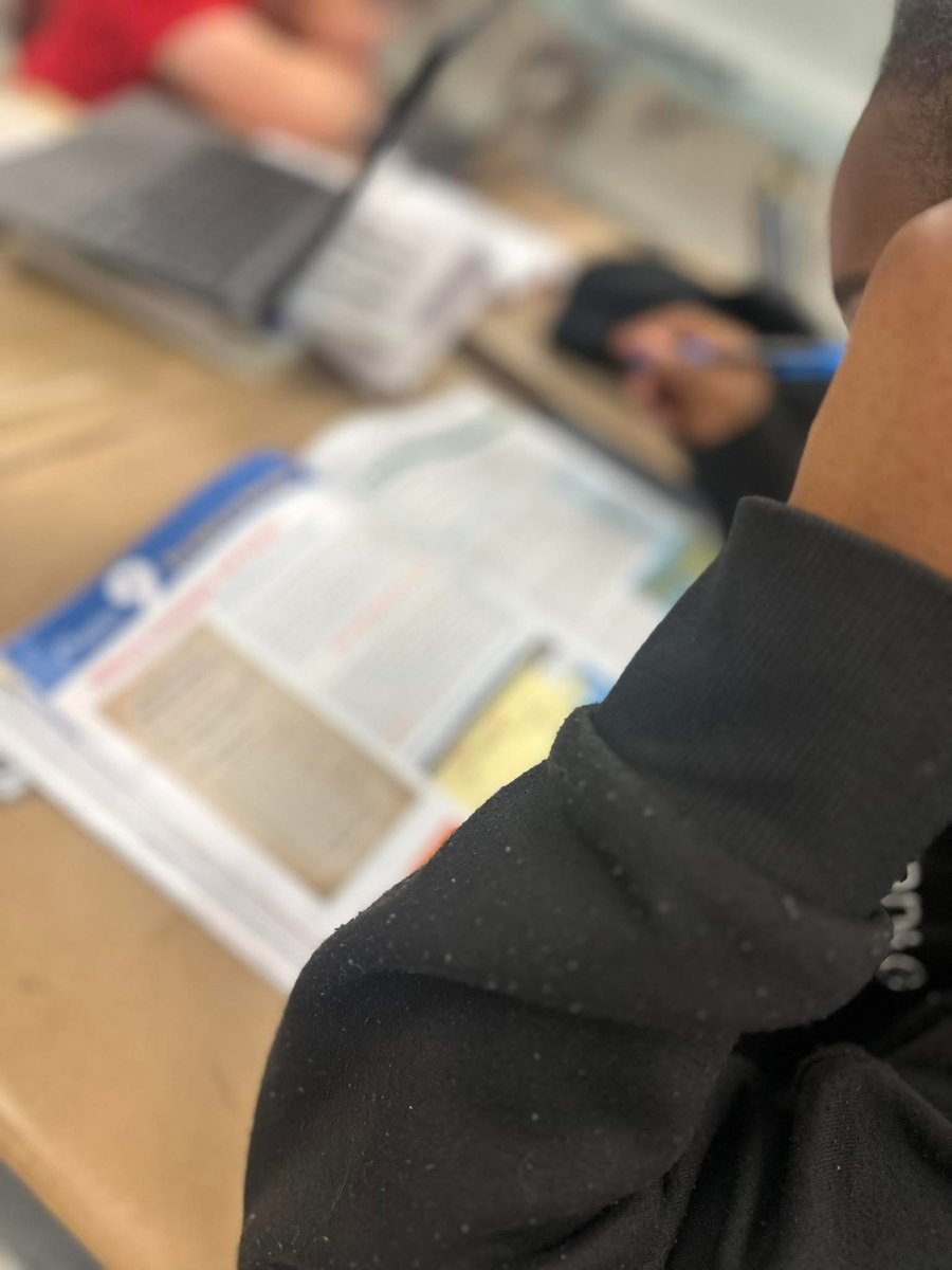 Ms. Zuccarelli’s 5th graders diving deep into their Amplify lesson today! 
“A School of Community Citizenship”
#agreatplacetobee #beethedifference 
🐝💛🐝💛
@IRCSchools