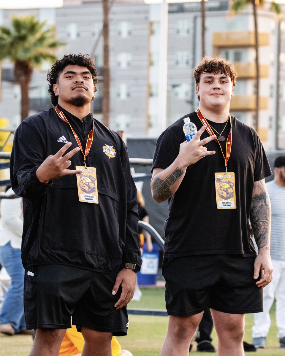 Some familiar faces out at our first open practice 👋

<a href="/FautanuLeif/">Leif Fautanu</a> x <a href="/cadebriggs55/">Cade Briggs</a> 

#ForksUp /// #SunDevils4Life